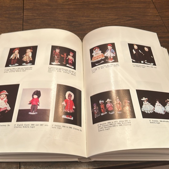 Madame Alexander Collector’s Dolls Book 1978 - Picture 5 of 7